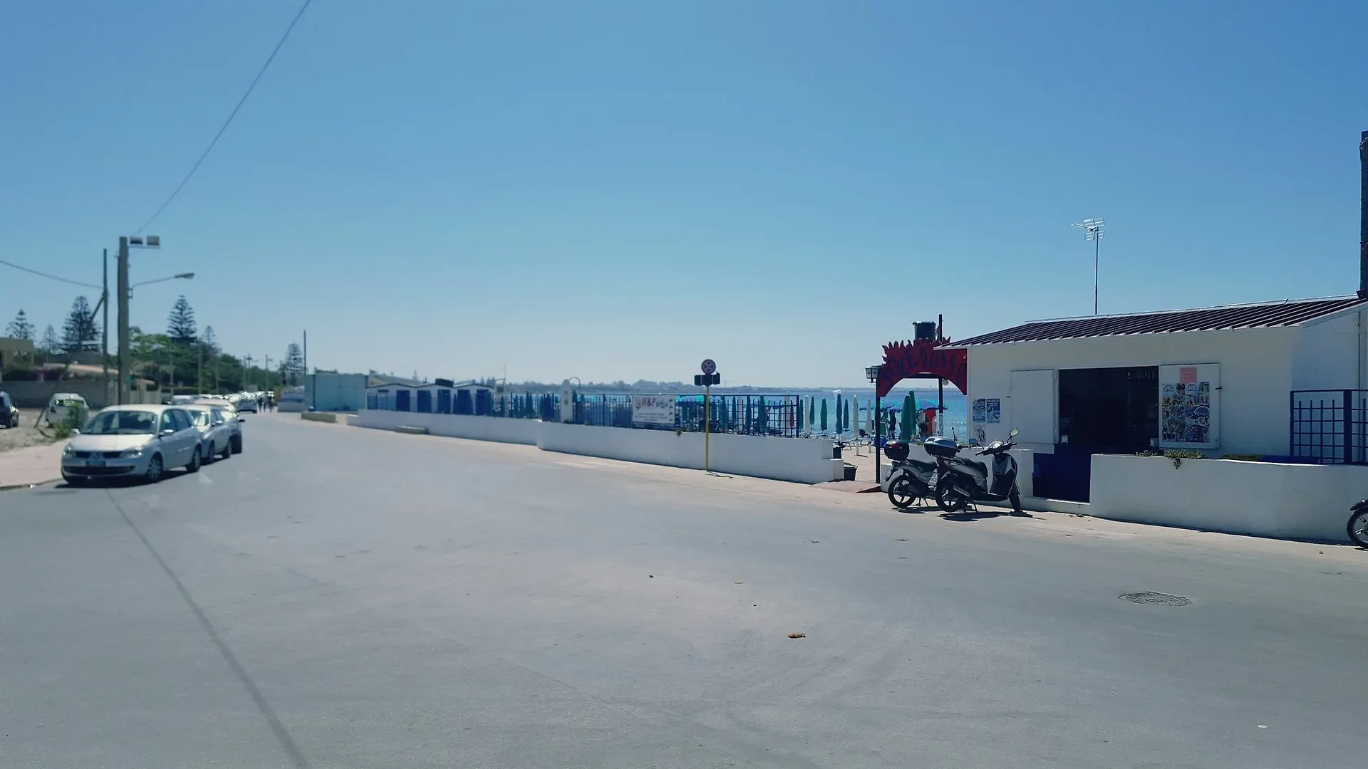 Beachfront Studio Apartment Tonnarella Kasbah Italy